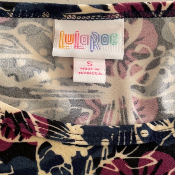 LulaRoe Irma Tunic Size S Leggings Material Butterfly’s Floral Relaxed Fit NWT - Picture 5 of 9